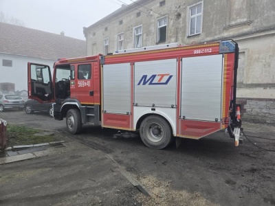 Żar z pieca wpadł pod podłogę i napędził strachu