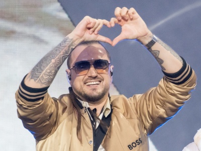 Aleksander Baron zapewnia, że wciąż wierzy miłość. 