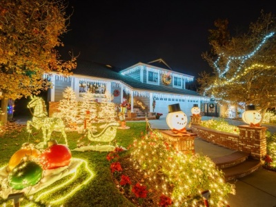 Zamień swój ogród w wioskę św. Mikołaja. Tak efektownie go oświetlisz