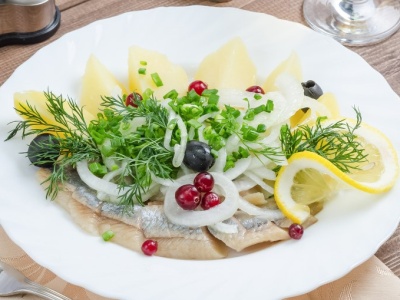 Te śledzie będą gwiazdą świątecznego stołu. Sekretem ten jeden dodatek