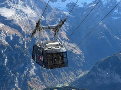 To najbardziej stroma kolejka na świecie. Mieszkańcy docierają nią do domów