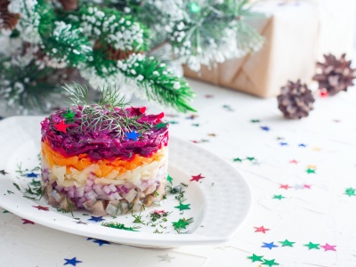 Tak odchudzisz każdą z 12 potraw na Wigilię. Tradycyjna kolacja będzie lżejsza i wciąż pyszna! Zobacz sposoby na lekkie dania świąteczne