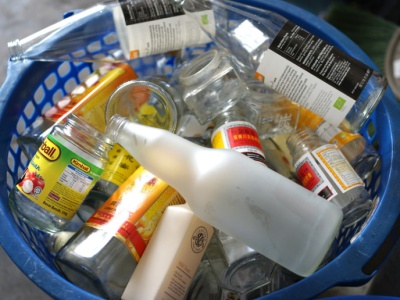 System do pilnej korekty. Pozostawienie szkła bez aluminium i PET to ekonomiczny wyrok dla gmin