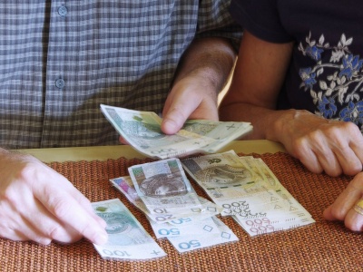 Niespodziewane zmniejszenie emerytur. Środki znikną na chwilę przed świętami