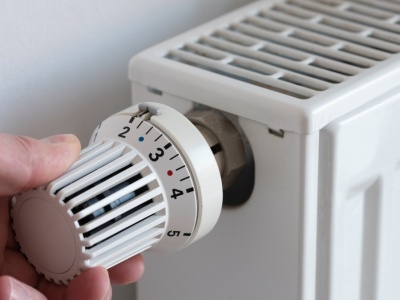 Komfort cieplny i oszczędności zimą. Kluczowa rola ustawień termostatu