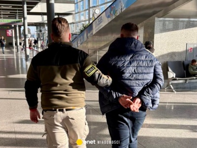 Chciał wrócić do domu na święta. Wpadł na lotnisku w Katowicach