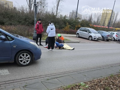 Seniorka potrącona na pasach na Bielanach trafiła do szpitala