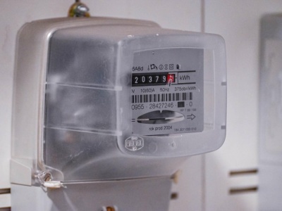 Obniżka SchrĂśdingera. Rachunki za prąd i tak mogą wzrosnąć. Tym rząd się nie chwali