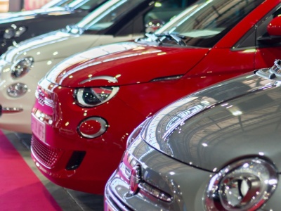 UE luzuje zakaz spalinówek. Szef Fiata: to nie spełni swojej roli