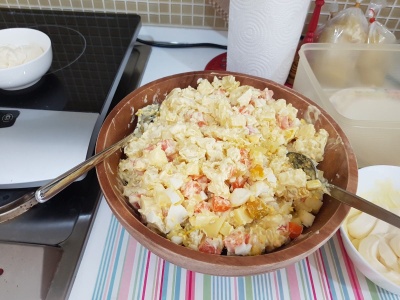 Nie dodawaj tego od razu. Sałatka jarzynowa postoi nawet 5 dni