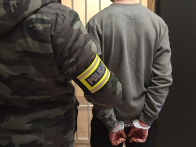 Groził sąsiadowi i ratownikowi medycznemu