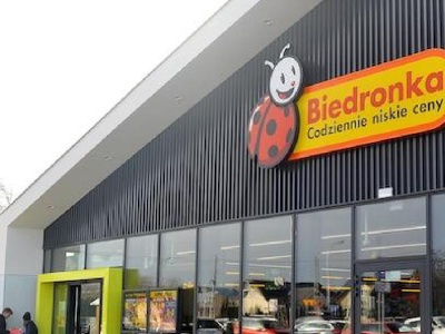 Biedronka chwali się rekordowymi zarobkami pracowników. Ile dostaną w 2026?