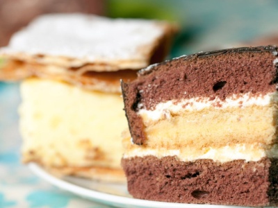 Zawsze przechowuj tak ciasta. Dzięki tej metodzie będą dłużej świeże oraz zachowają swój wyjątkowy smak