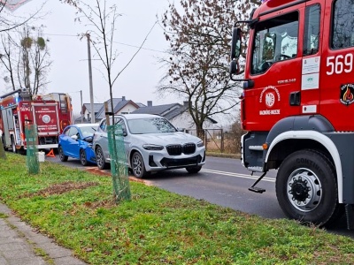 Seria zdarzeń drogowych i interwencji strażaków