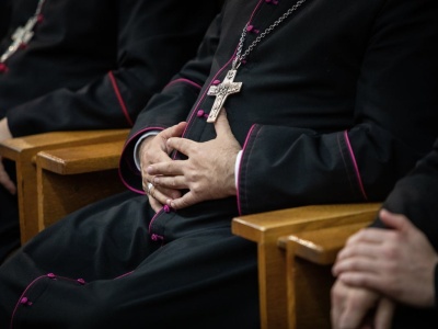 Ruszył proces tarnowskiego biskupa oskarżonego o tuszowanie pedofilii. 