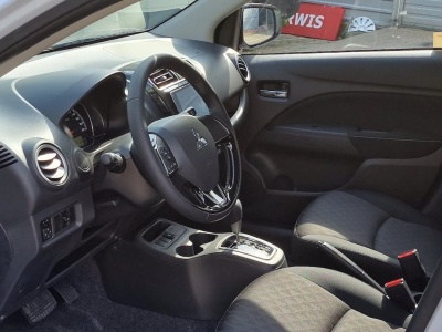 Od 2023 roku stoi w salonie, ma automat i cenę 65 900 zł. Dealer najwyraźniej nie wie, co z nim zrobić