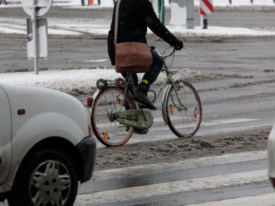 Ten prosty ruch może uratować życie. Mało kto stosuje Dutch Reach