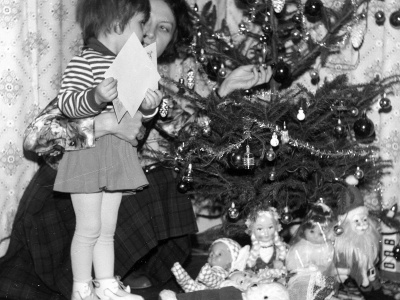 Dawane tradycje świąteczne. Podłaźniczka i kluski owiane z polewą z suszonych owoców