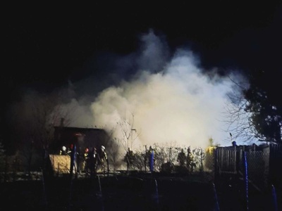 Nocny pożar garażu w Łękawicy. Przyczyny zdarzenia nieznane