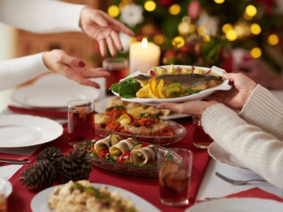 Wyliczyli koszt świątecznej sałatki. Jeden składnik szczególnie nadwyręża budżet Polaków