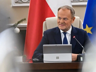 Premier dostał kartki z życzeniami. „Jedna z kotem, od polityka”