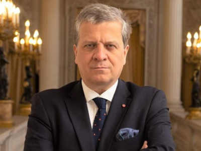 CBA zatrzymuje ambasadora Polski we Francji. Fałszywe dyplomy w tle