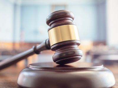 Kto wymyślił szpilki z dzwoneczkiem w kolorze złota? Sąd nie miał wątpliwości w sprawie popularnej marki