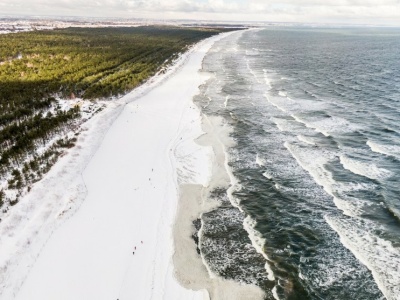 Bajkowe zjawisko na wybrzeżu Bałtyku. Zdarza się, kiedy panuje silny mróz