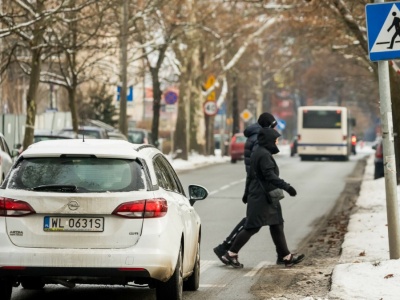 Czy można ruszyć zanim pieszy zejdzie z pasów? Polskie przepisy