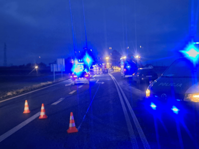 Wypadek na Woli. Potrzebny był specjalistyczny sprzęt, na miejscu wszystkie służby