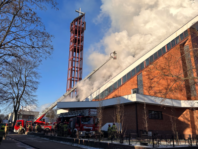 Pożar kościoła w Lublinie. Strażacy walczą o zachowanie świątyni