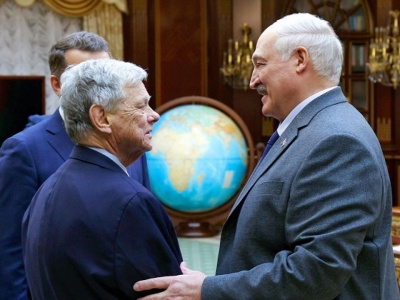 Po co USA znoszą sankcje wobec Łukaszenki? Sygnał dla Putina