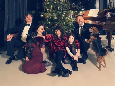 Kukulska pokazała mnóstwo zdjęć z całą rodziną. Uwagę od razu przykuła 20-letnia córka piosenkarki