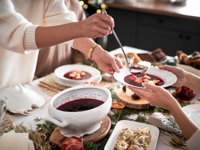 Zapomnij o wyrzucaniu jedzenia! Jak go nie marnować w święta? Ekspertka radzi, jak wykorzystać pozostałości z wigilijnego stołu