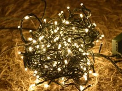 Lampki świąteczne wyrzucaj do tego kosza. Wiedziałeś o tym?