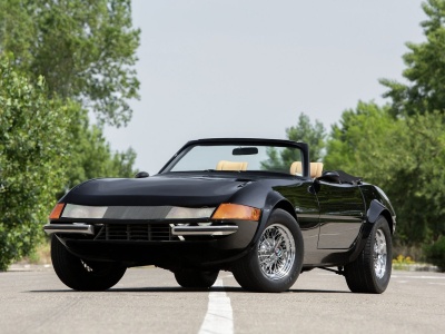 Kultowe auto z „Miami Vice” na sprzedaż. To fejkowe Ferrari Sonny’ego Crocketta