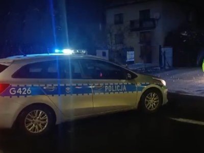 Kęty. Nocne poszukiwania zakończone sukcesem — 53-latek odnaleziony w lesie