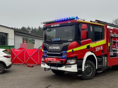 Pasażer zasłabł podczas jazdy samochodem. Reanimacja na parkingu w podbydgoskiej Brzozie