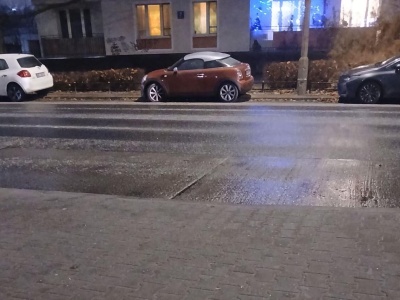 Bardzo ślisko na stołecznych ulicach. 