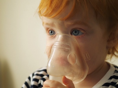 Jak rozpoznać zapalenie oskrzeli u malucha? Sprawdź, kiedy zgłosić się do lekarza