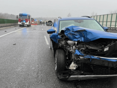 Kilometrowe korki w kierunku Warszawy. Droga zupełnie zablokowana po wypadku