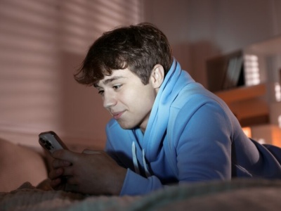 Internet uczy nienawiści? Szkoły mają to odkręcić