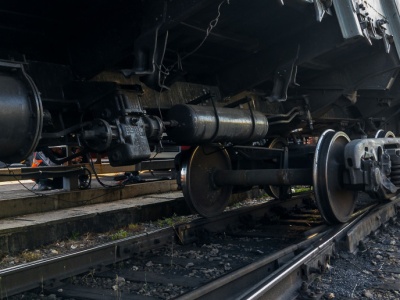 Dwa pociągi wypadły z szyn. Fatalna sytuacja na ważnej linii