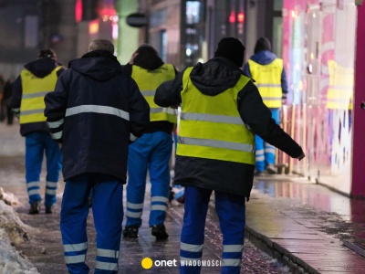 Tragiczne skutki gołoledzi w Warszawie. Mężczyzna zginął po upadku z balkonu