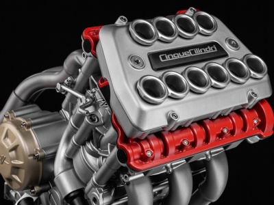 MV Agusta i jej nowy pięciocylindrowy silnik. Moc 240 KM w niecodziennej konfiguracji