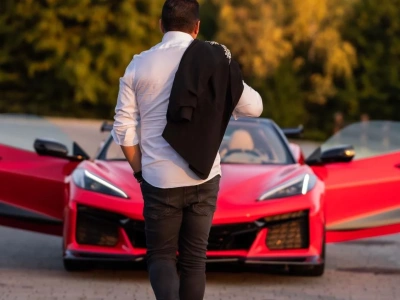 Kordian zaszalał! Zbudował szklany garaż dla auta wartego fortunę!