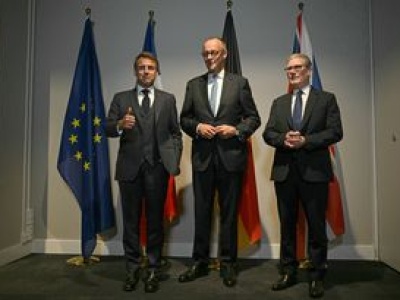 Starmer rozmawiał z Macronem i Merzem. 