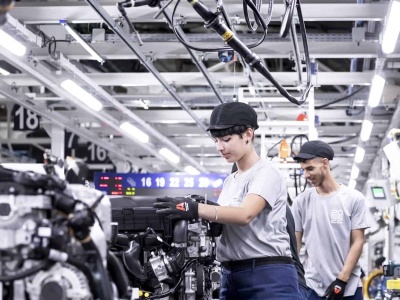 Sochaux się kurczy a region wyludnia.  Problemy największej fabryki Peugeot