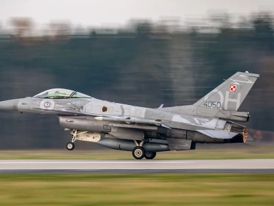 Zamknięte lotniska, myśliwce w powietrzu. Kolejna niespokojna noc w Polsce