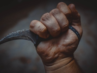 Paryż: trzy ataki nożownika na kobiety w metrze. Napastnik to nielegalny imigrant